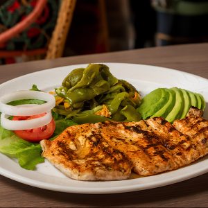 Pechuga Barrigas Dinámica - A la parrilla con rajas y abanico de aguacate